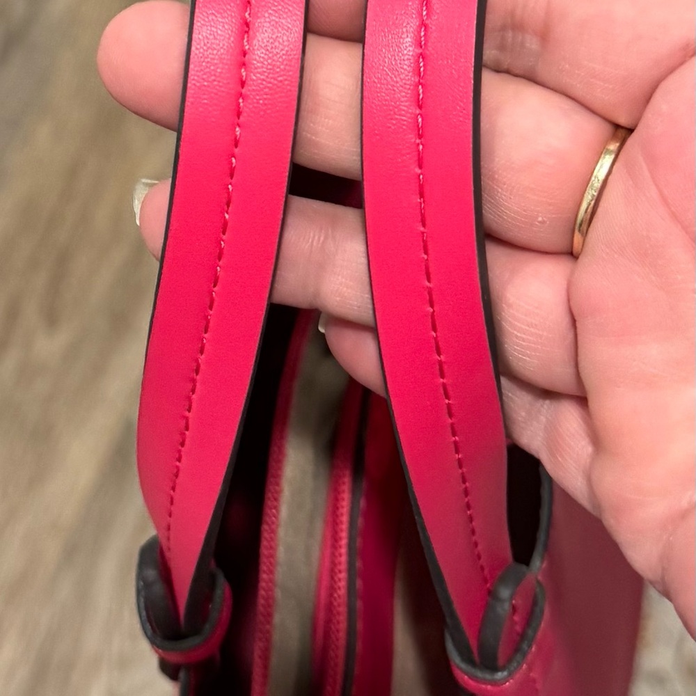 Nanette Lepore Pink Bucket Tote Handbag Vegan Leather-Retail $98! Pre-Owned!! - Picture 10 of 12
